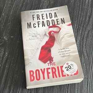 The Boyfriend by Freida McFadden Paperback Book 📕💔